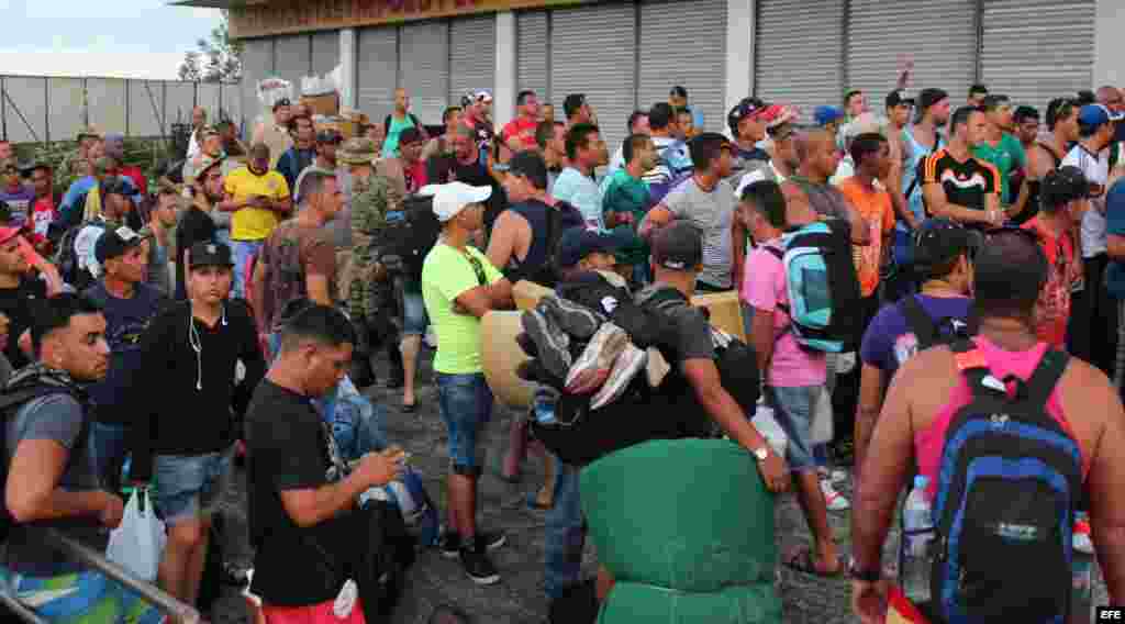 Radio Martí se mantiene dando cobertura, desde que se inició en 2015, a la crisis migratoria de los cubanos en Centroamérica, en su intento por alcanzar los Estados Unidos. TV Martí recibió un premio Emmy por el programa especial “Cambio de Ruta”, donde tratan el tema casi un año antes de que explotara la crisis.